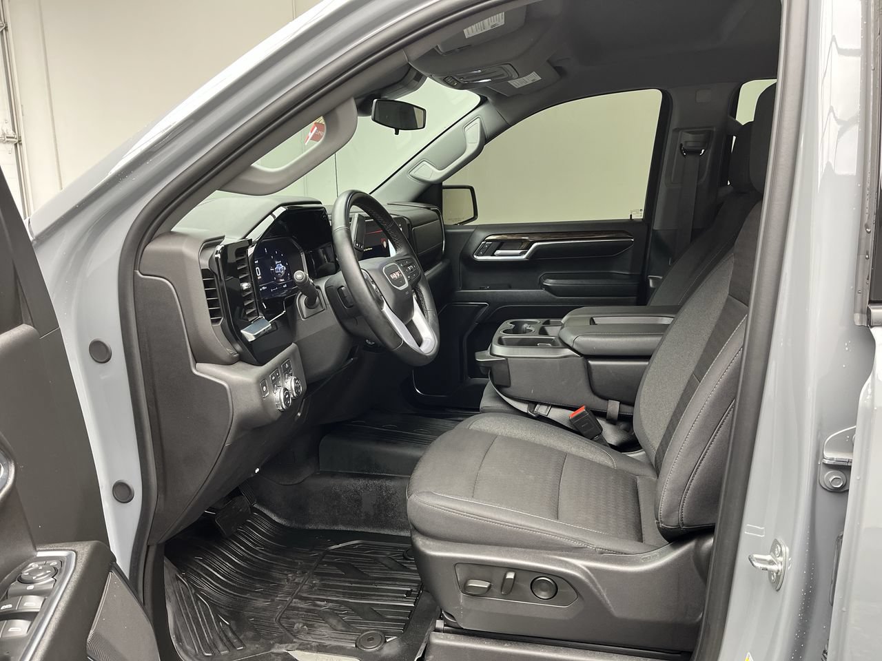 Used 2024 GMC Sierra 1500 Elevation w/ LPO, Elevation Black Package AWD/4WD image 3