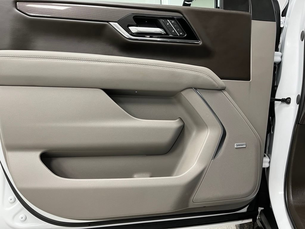 Used 2025 GMC Yukon Elevation AWD/4WD image 24