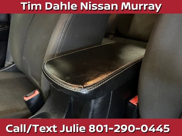 Used 2012 Dodge Avenger SE FWD image 30