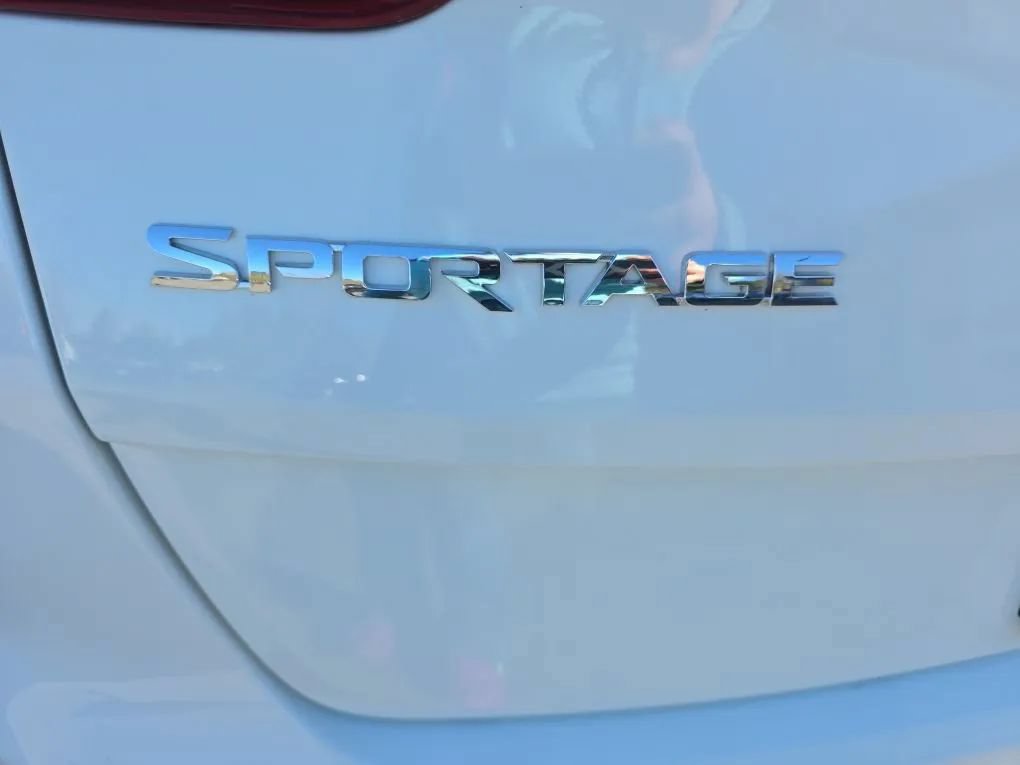 Used 2020 Kia Sportage LX AWD/4WD image 15