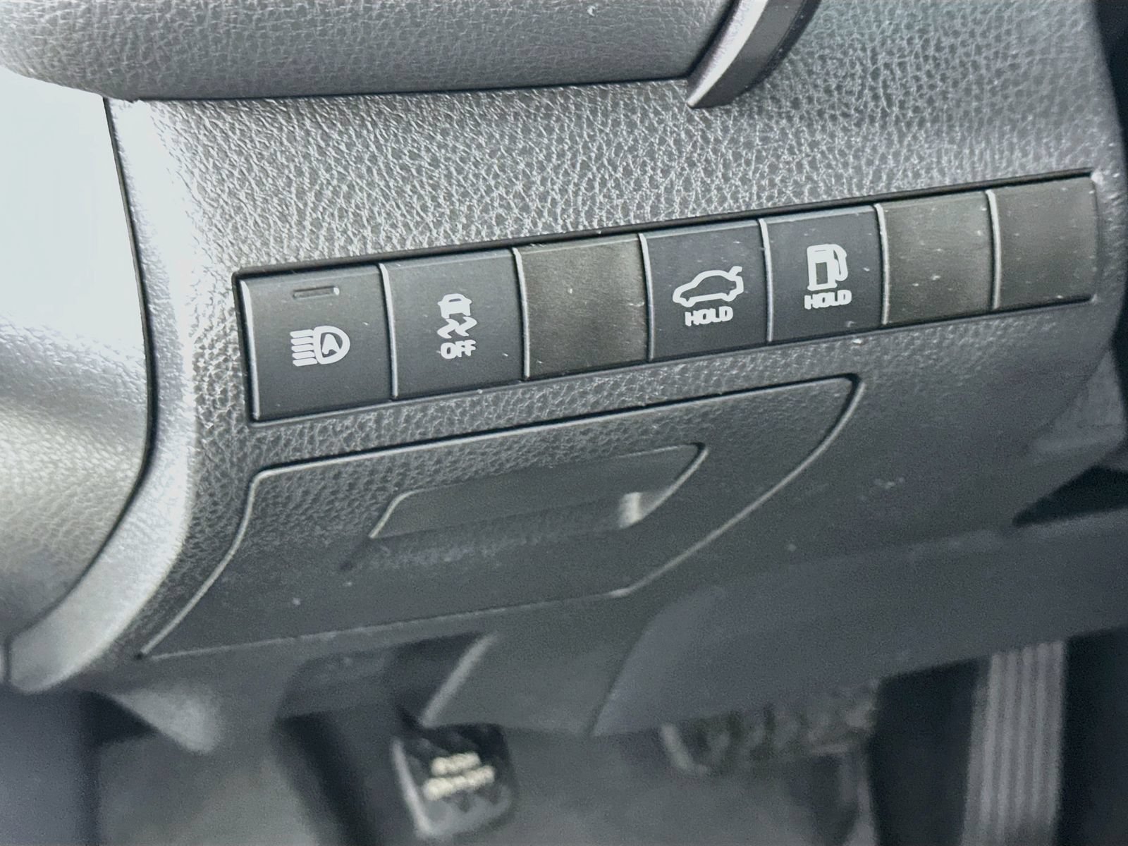 Used 2019 Toyota Camry LE FWD image 10