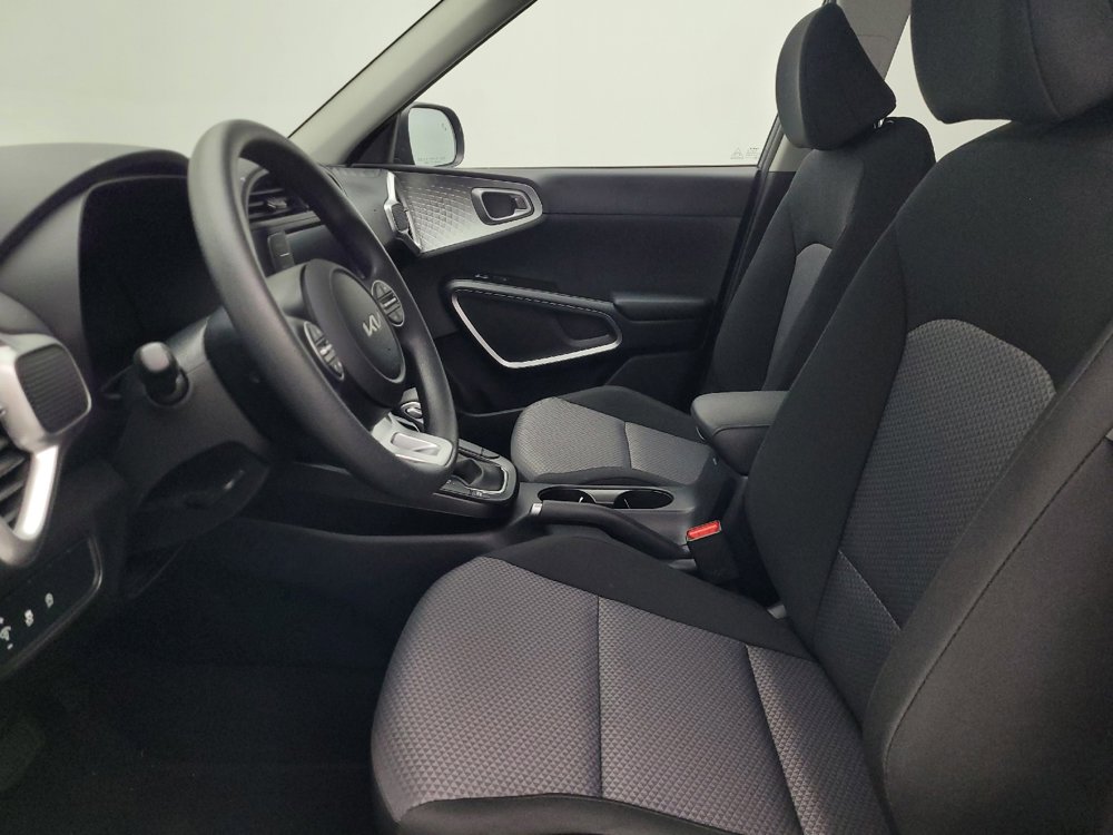 Used 2025 Kia Soul LX image 17
