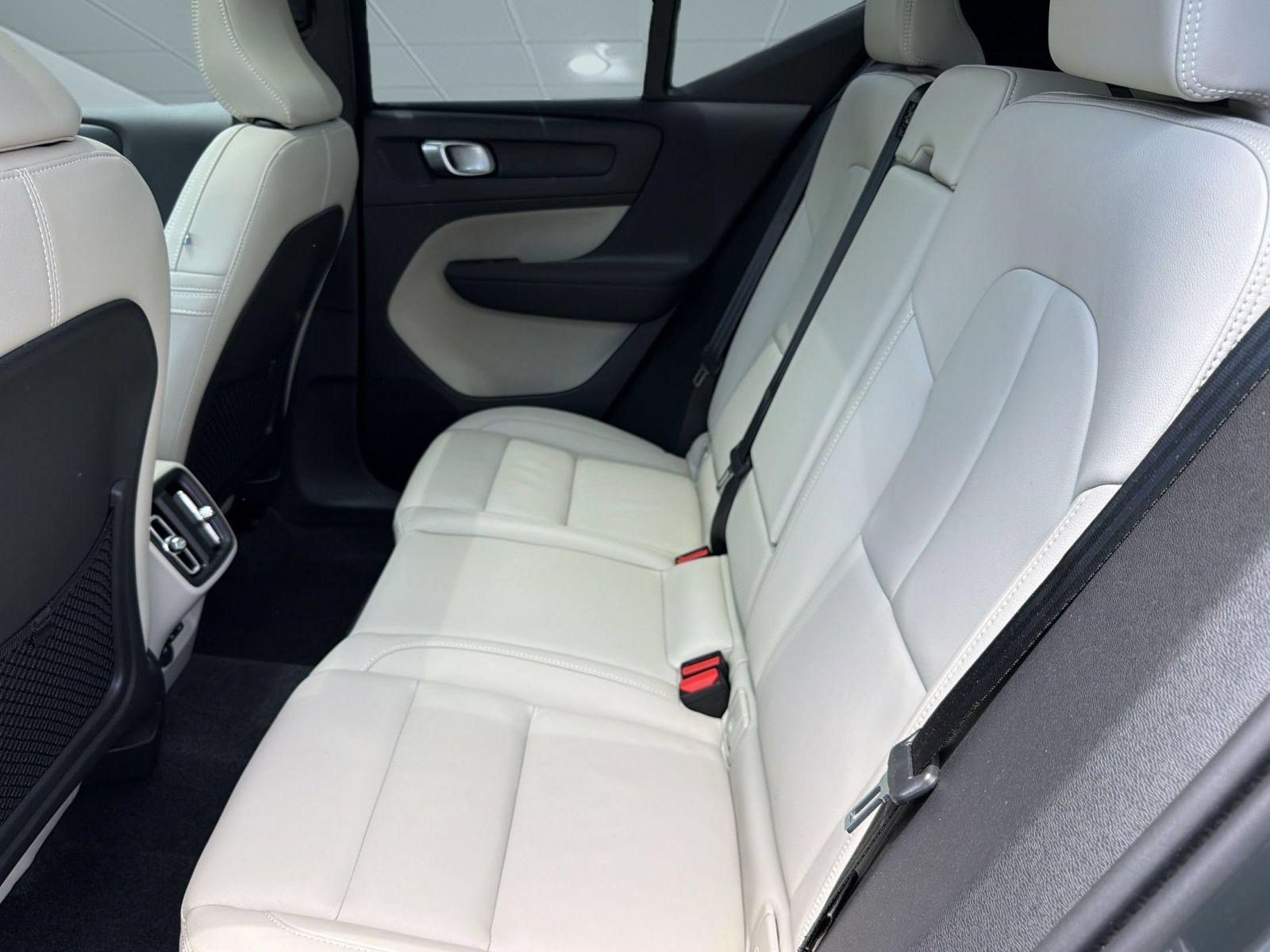 Certified 2026 Volvo XC40 B5 Plus AWD/4WD image 26