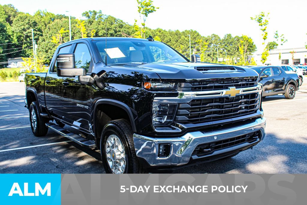 Used 2025 Chevrolet Silverado 3500 LT w/ Safety Package AWD/4WD image 3