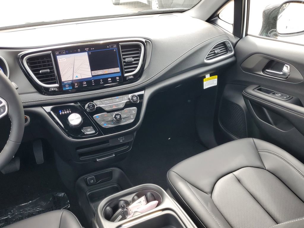 New 2027 Chrysler Pacifica Select FWD image 15