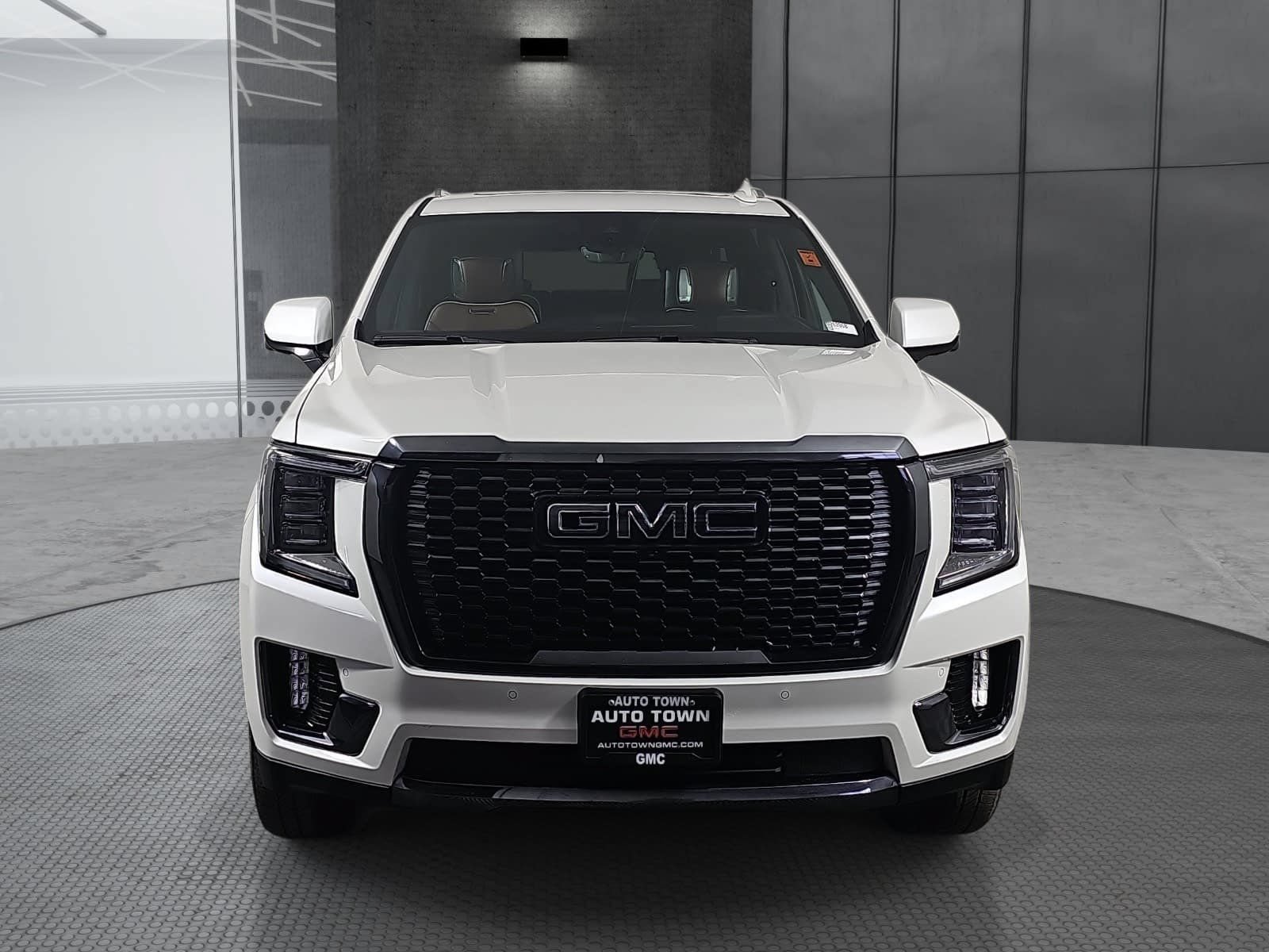 Used 2023 GMC Yukon XL Denali Ultimate AWD/4WD image 2
