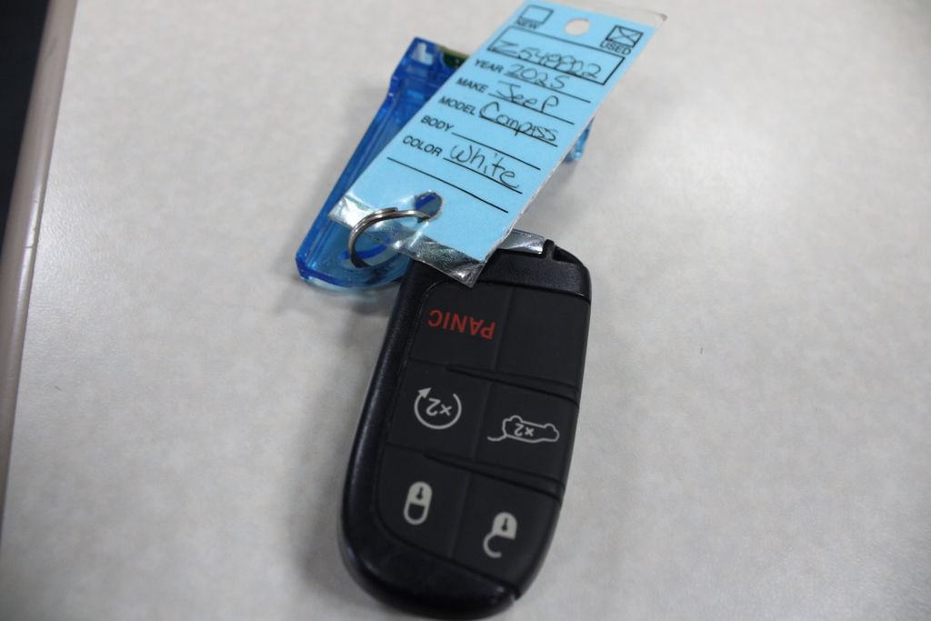 Used 2025 Jeep Compass Latitude w/ Sun & Sound Group AWD/4WD image 54