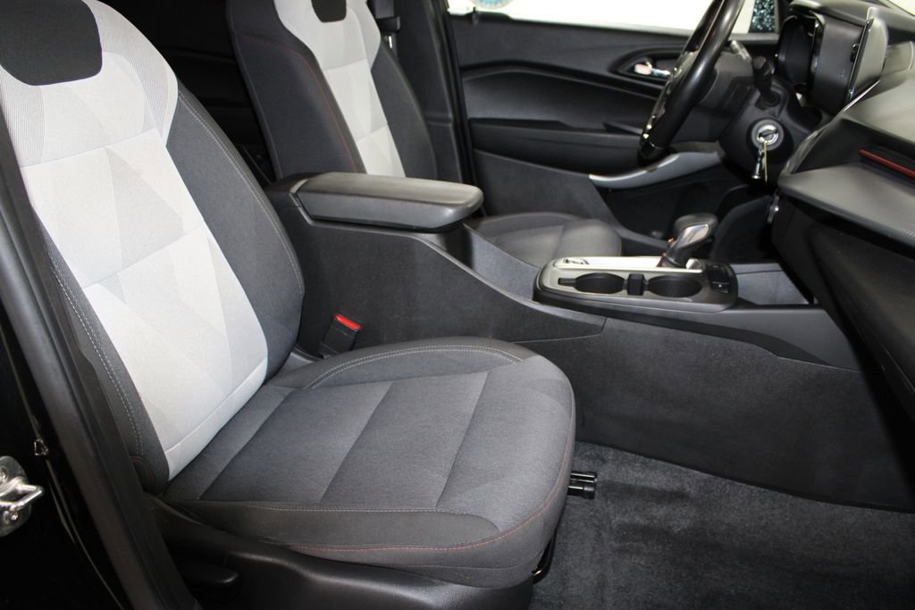 Used 2024 Chevrolet Trax RS w/ Driver Confidence Package image 24