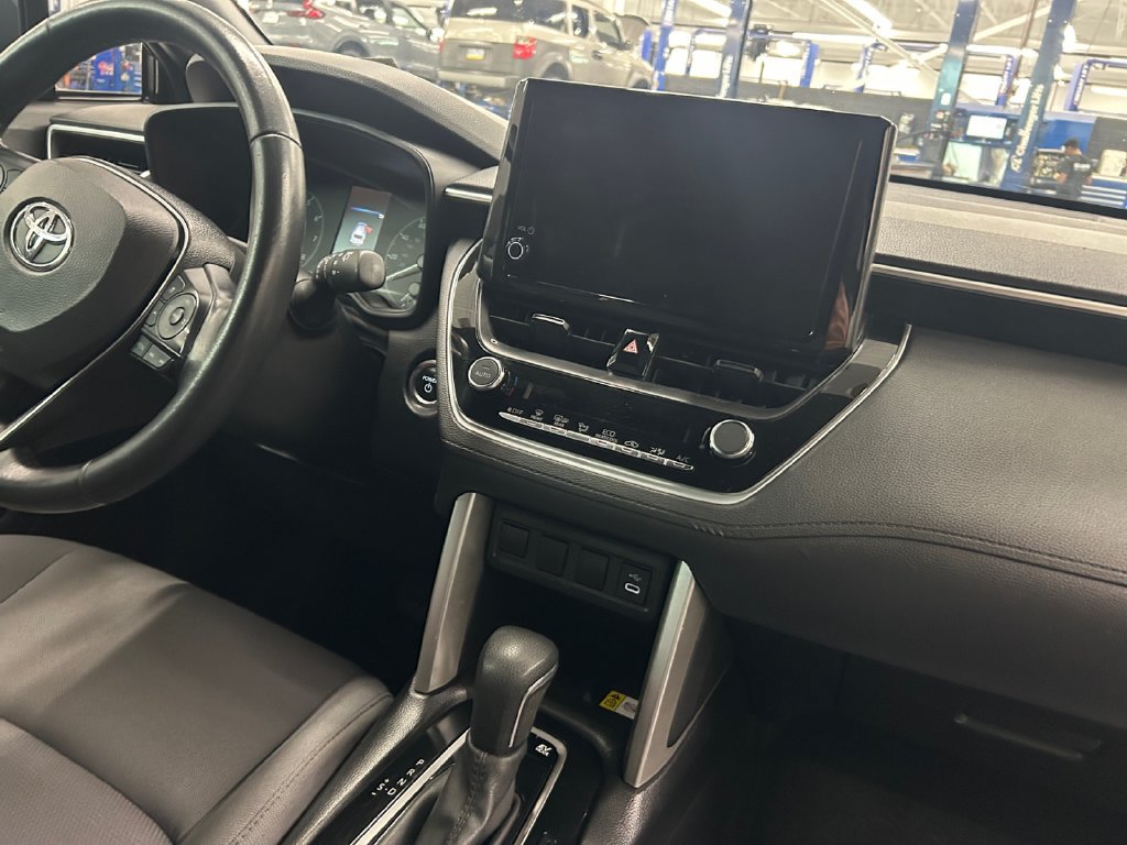 Used 2023 Toyota Corolla Cross AWD Hybrid image 9