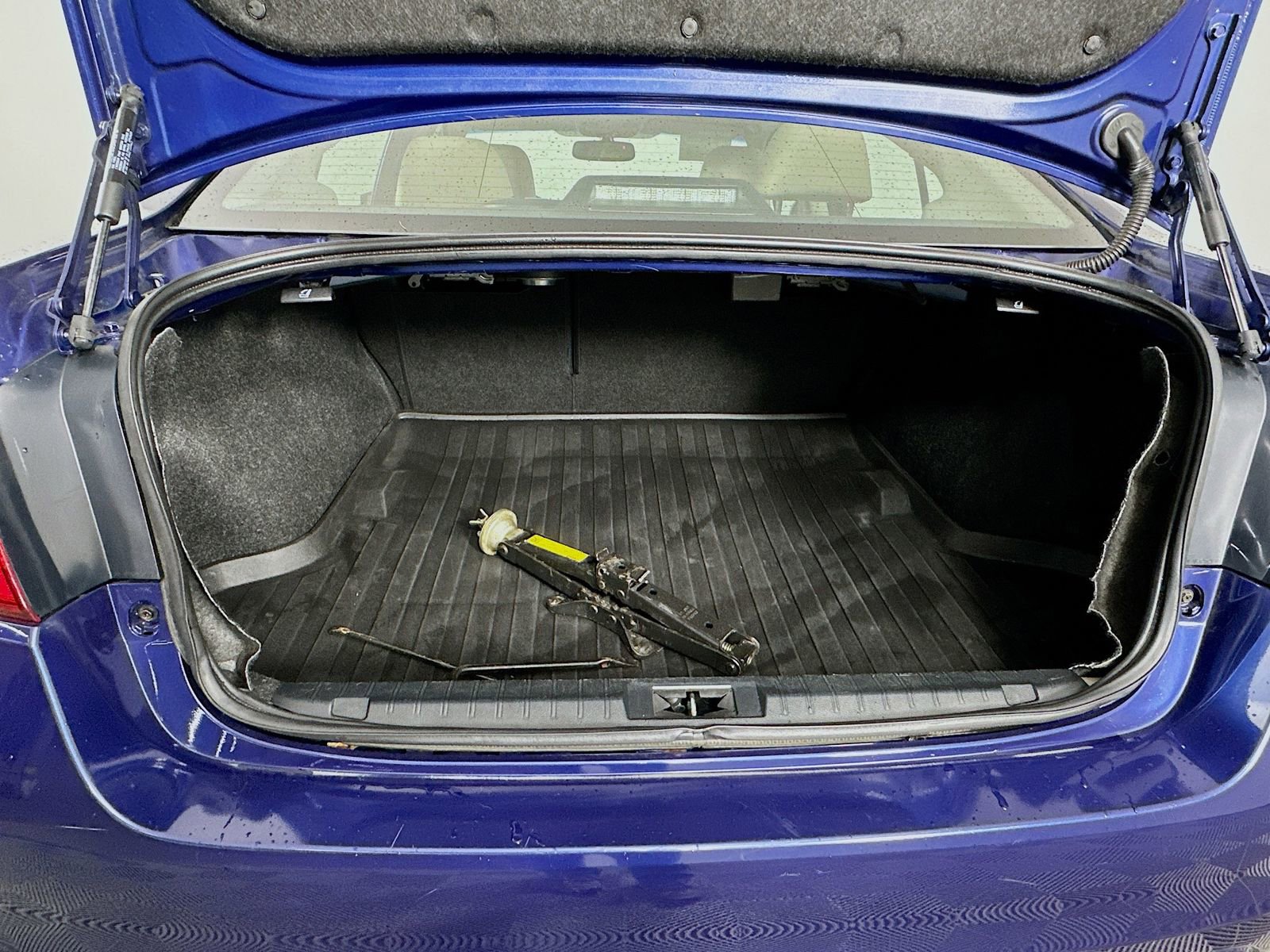 Used 2017 Subaru Legacy 2.5i Limited w/ Popular Package #4 image 28