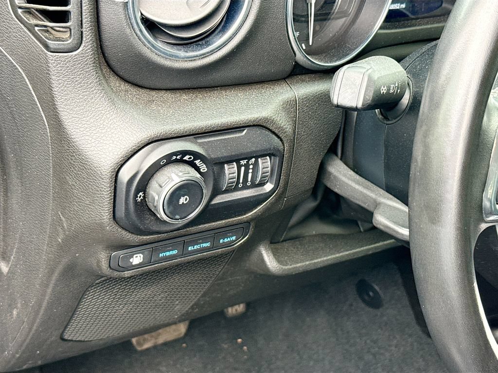 Used 2022 Jeep Wrangler Unlimited Sahara AWD/4WD image 11