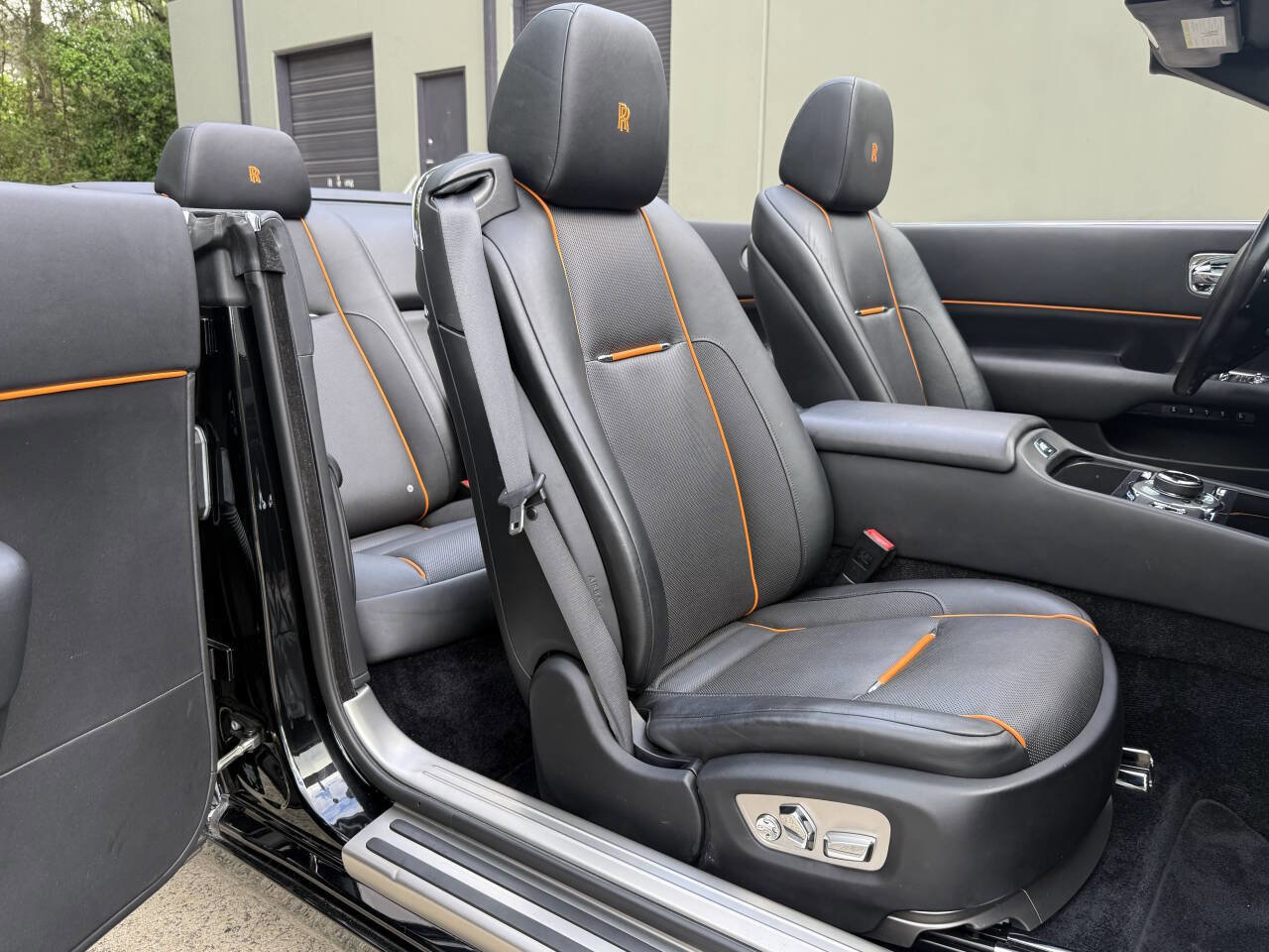 Used 2018 Rolls-Royce Dawn image 31