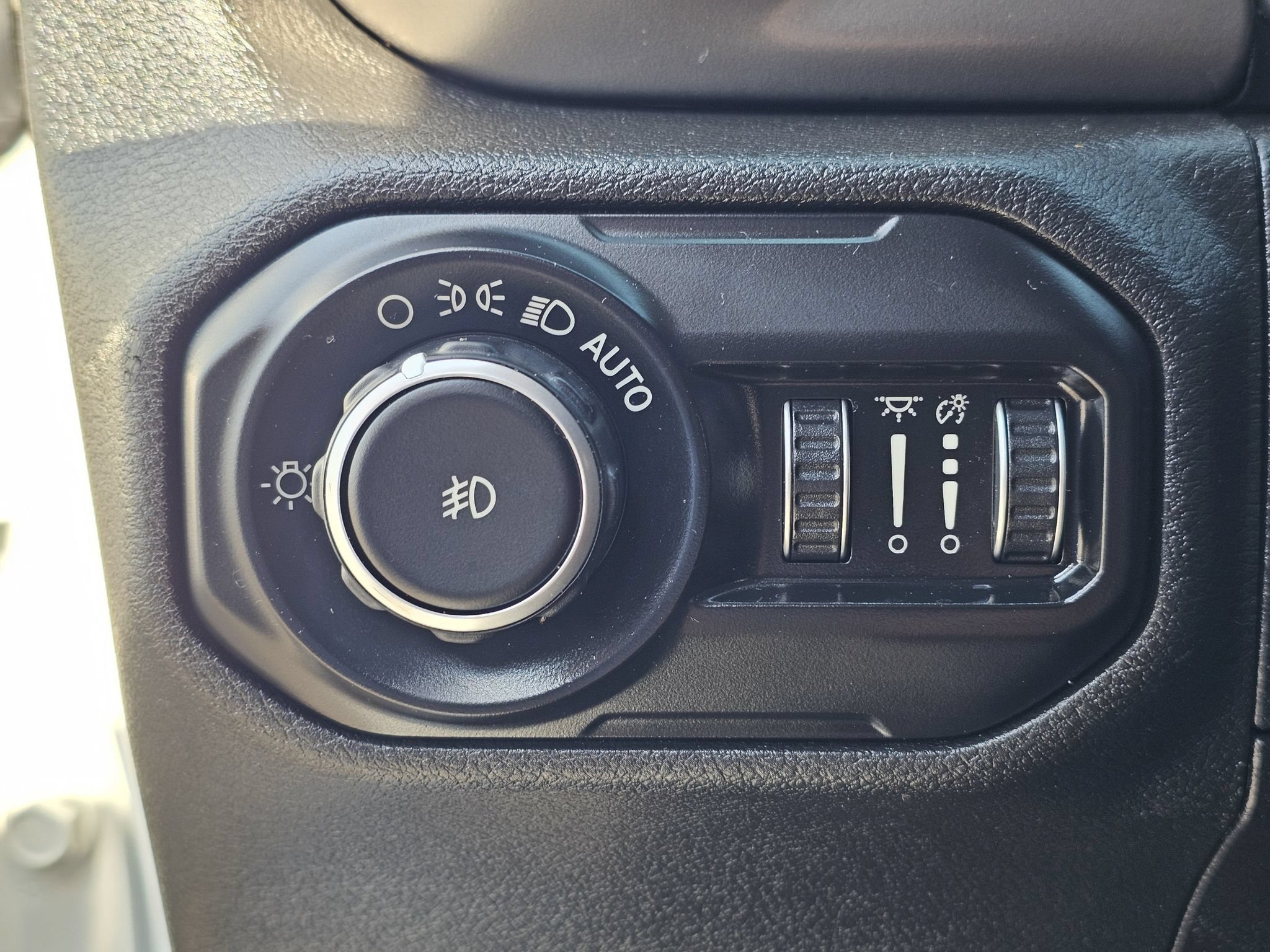 Used 2018 Jeep Wrangler Unlimited Sport S AWD/4WD image 17