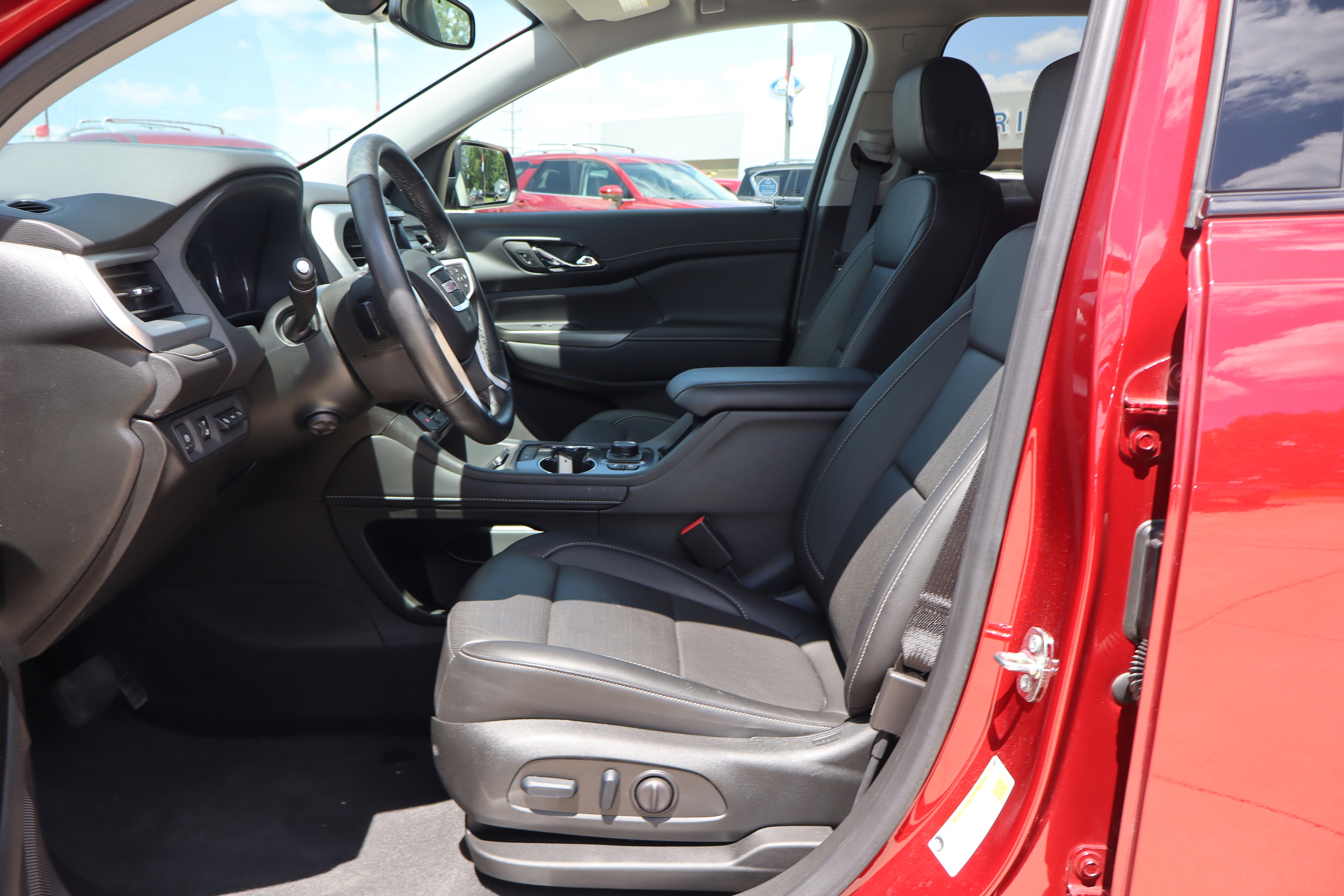Used 2023 GMC Acadia SLT w/ Elevation Edition FWD image 9
