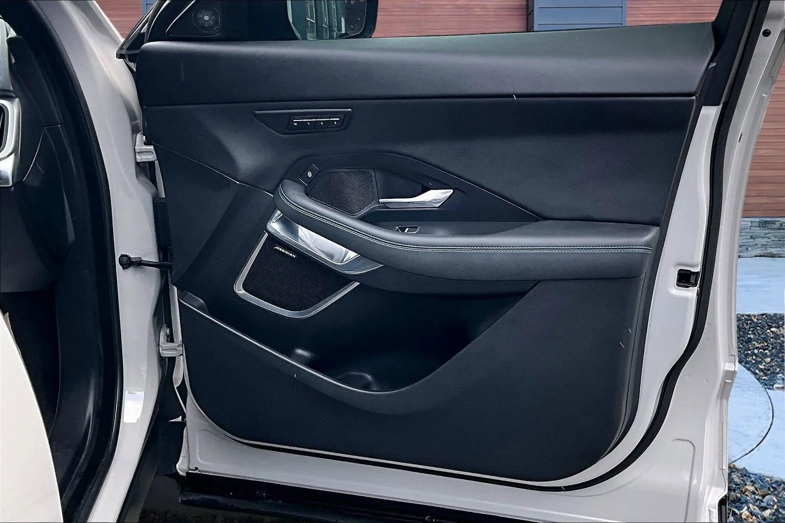 Used 2019 Jaguar E-PACE R-Dynamic SE image 24