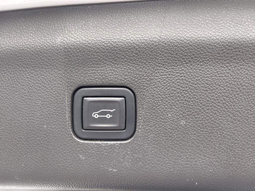 Used 2023 Buick Enclave Avenir w/ Avenir Technology Package AWD/4WD image 28