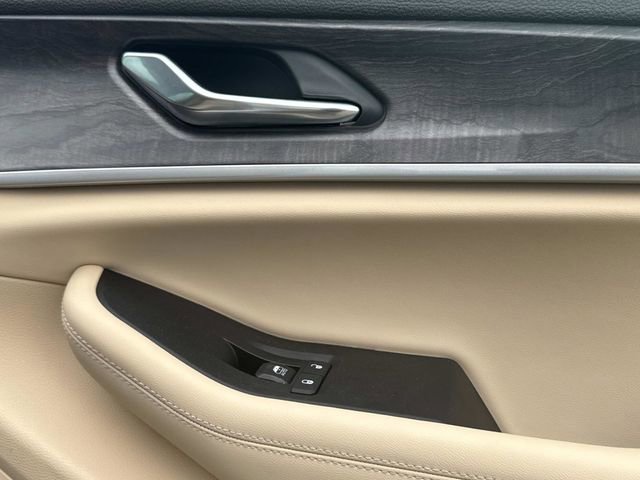 Used 2025 Jeep Grand Cherokee L Limited w/ Black Appearance Package image 25