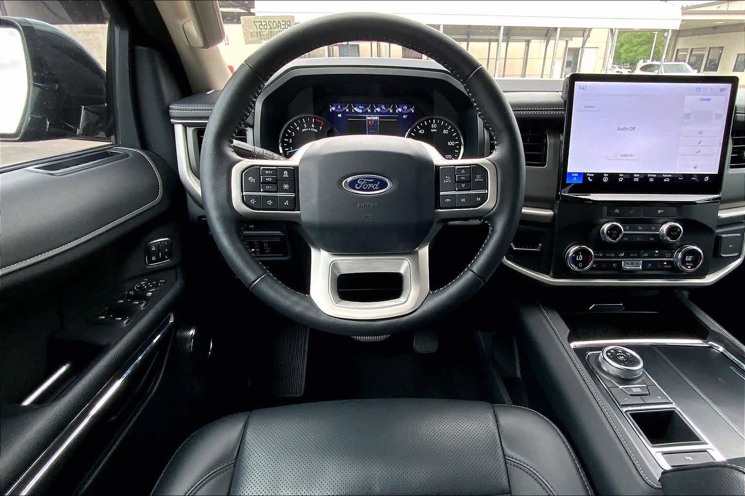 Used 2024 Ford Expedition XLT RWD image 6