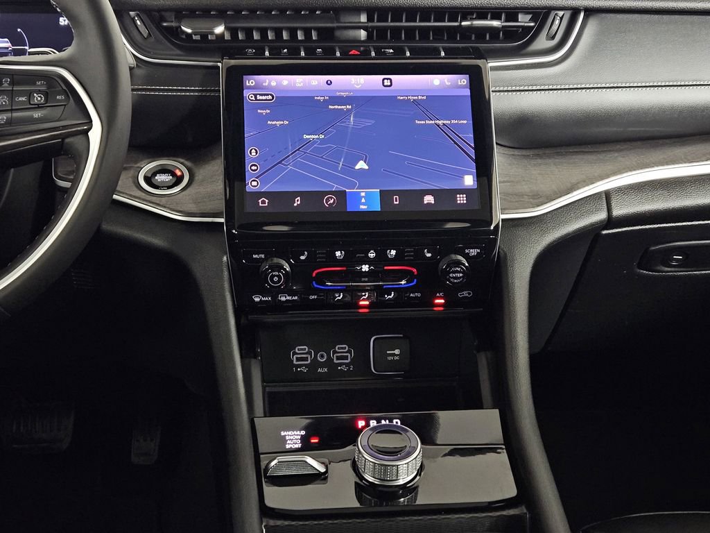 Used 2024 Jeep Grand Cherokee L Limited w/ Luxury Tech Group II image 11