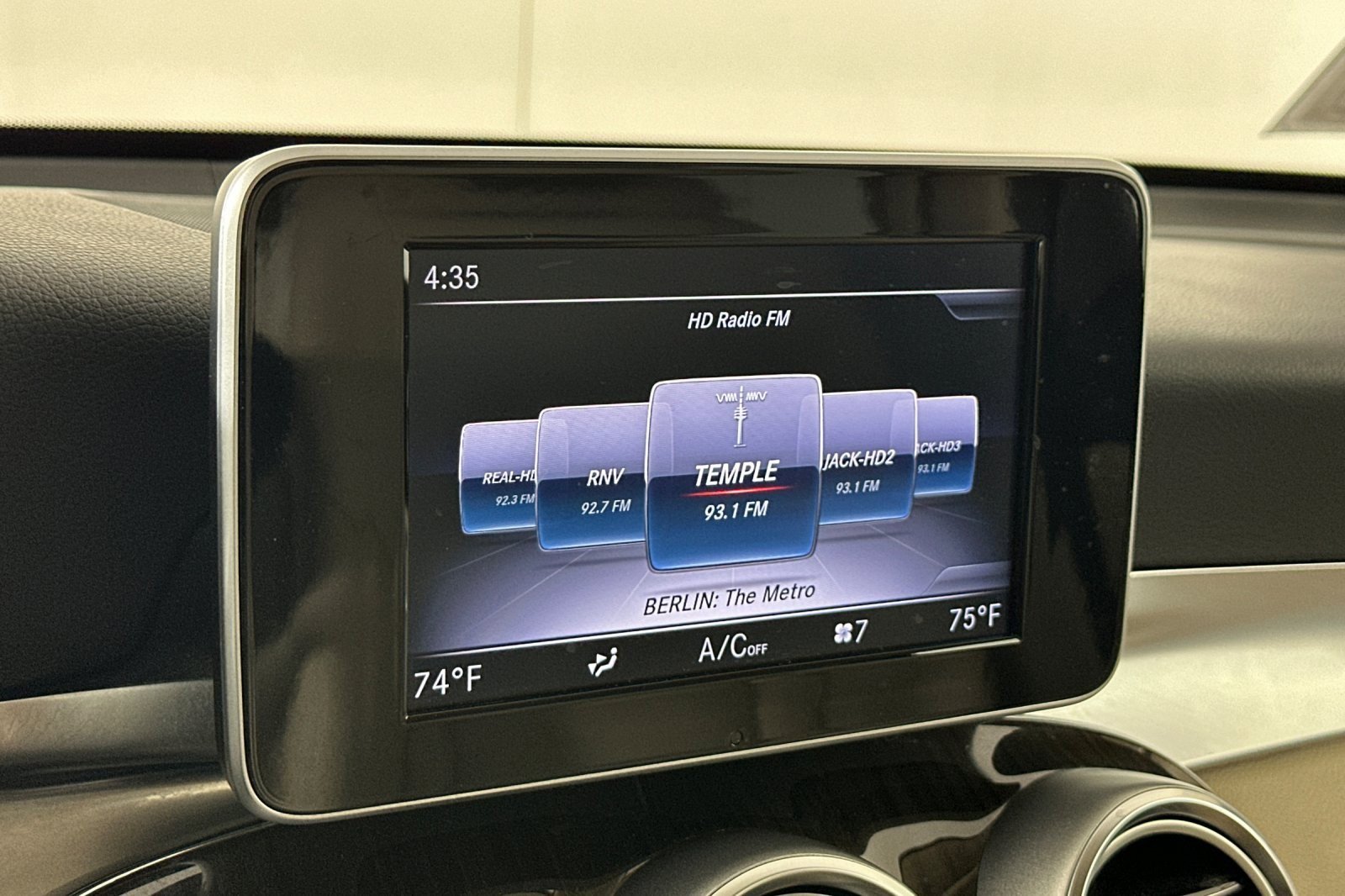 Used 2019 Mercedes-Benz GLC 300 image 17