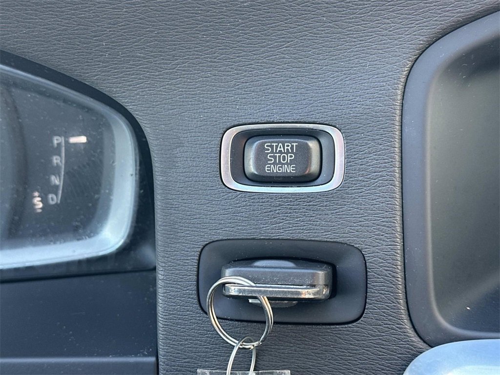 Used 2017 Volvo V60 T5 Cross Country w/ Convenience Package image 28