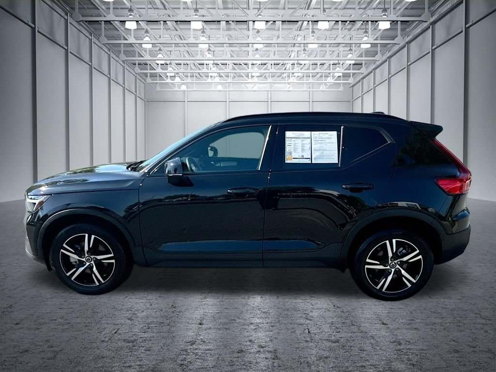 Used 2024 Volvo XC40 B5 Core AWD/4WD image 4