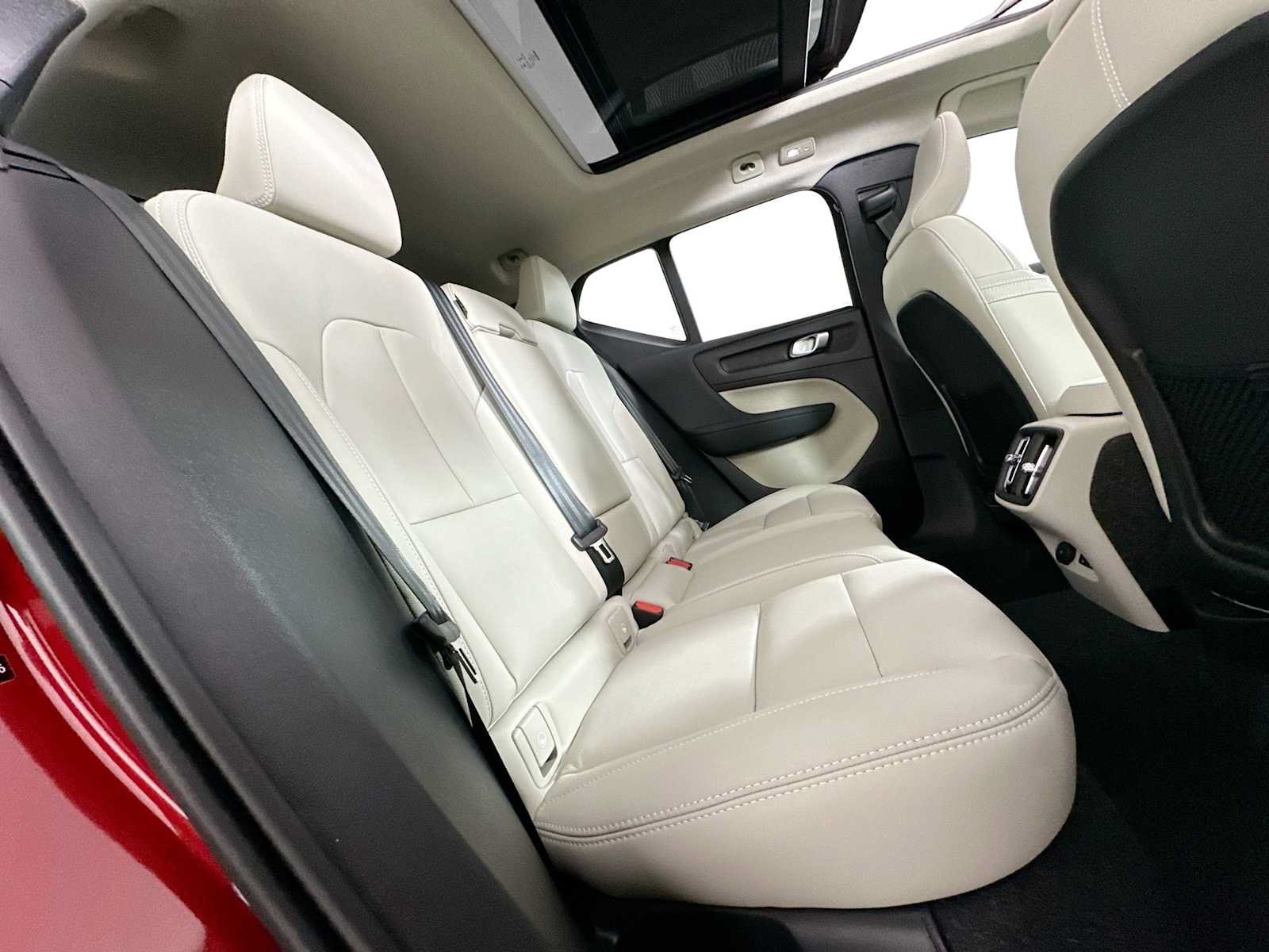 Used 2025 Volvo XC40 B5 Ultra w/ Climate Package AWD/4WD image 25