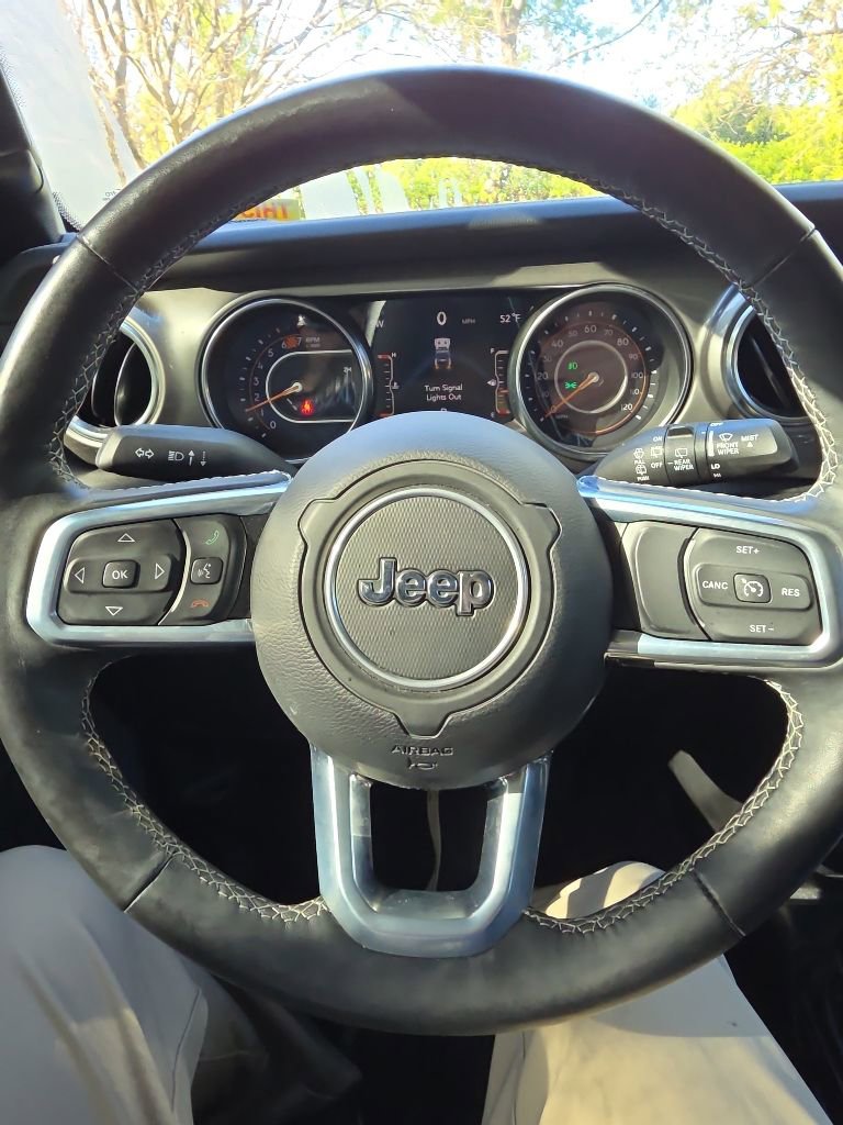 Used 2020 Jeep Wrangler Unlimited Sahara AWD/4WD image 27