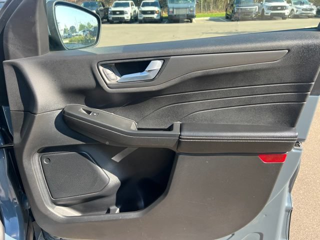 Used 2025 Ford Escape SE FWD image 11