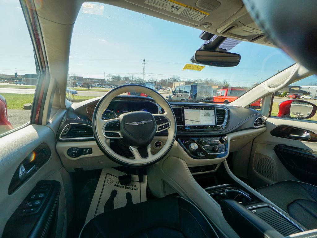 Used 2021 Chrysler Pacifica Limited w/ Uconnect Theater Family Group image 15