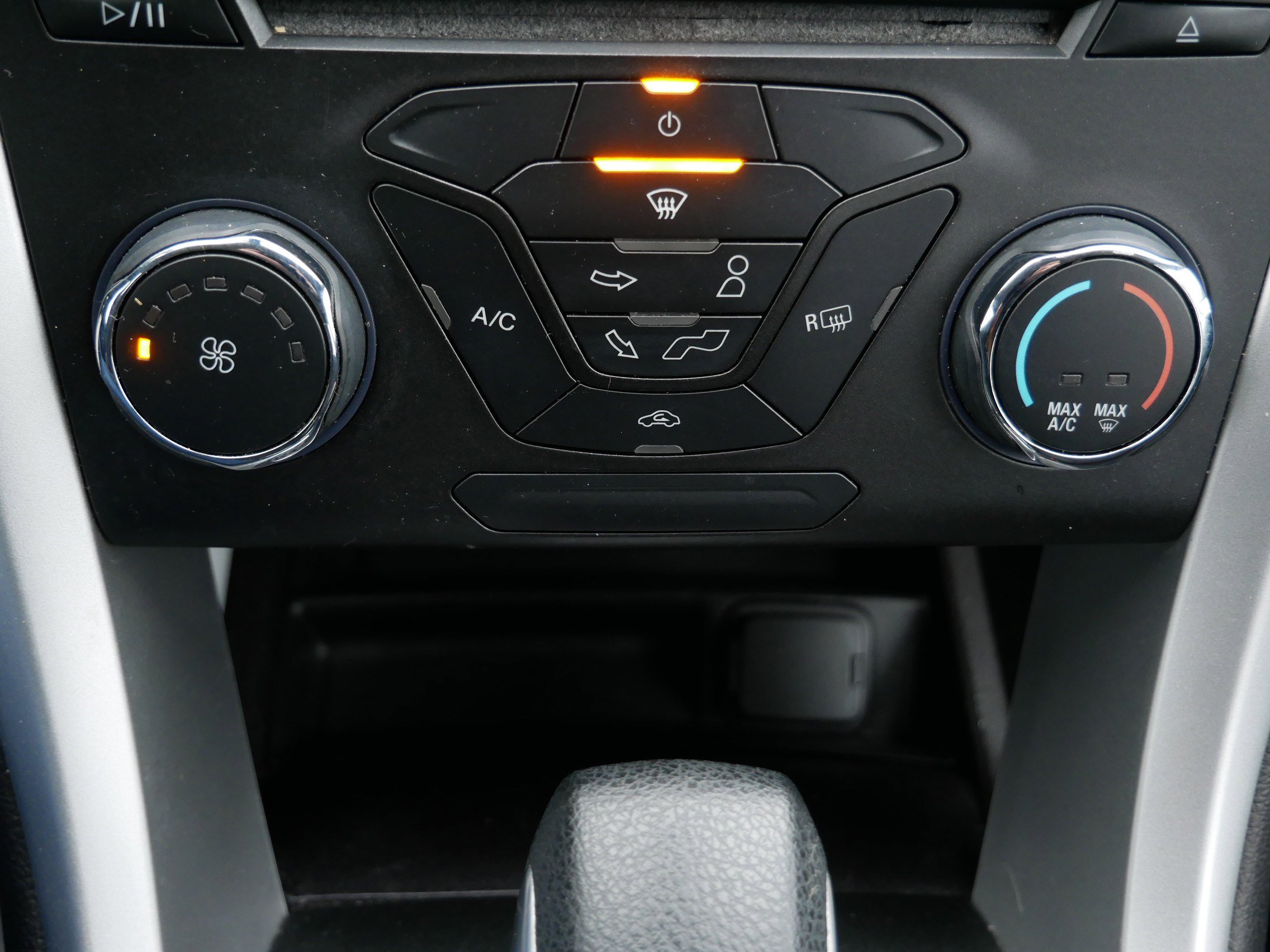 Used 2016 Ford Fusion SE image 23