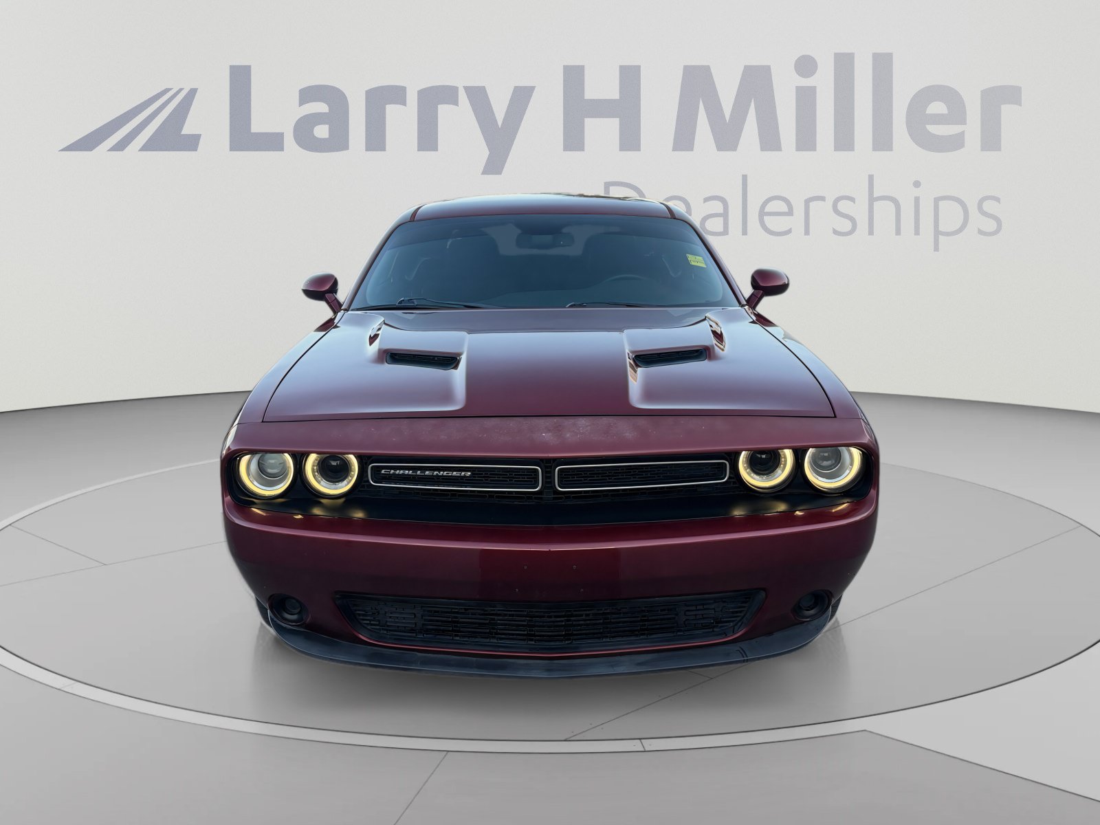 Used 2017 Dodge Challenger SXT RWD image 8