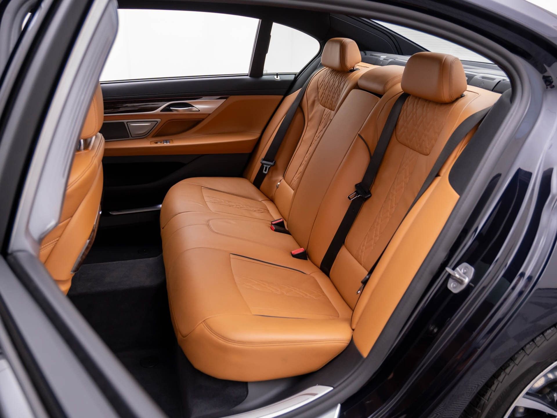 Certified 2022 BMW 750i xDrive w/ Executive Package image 15