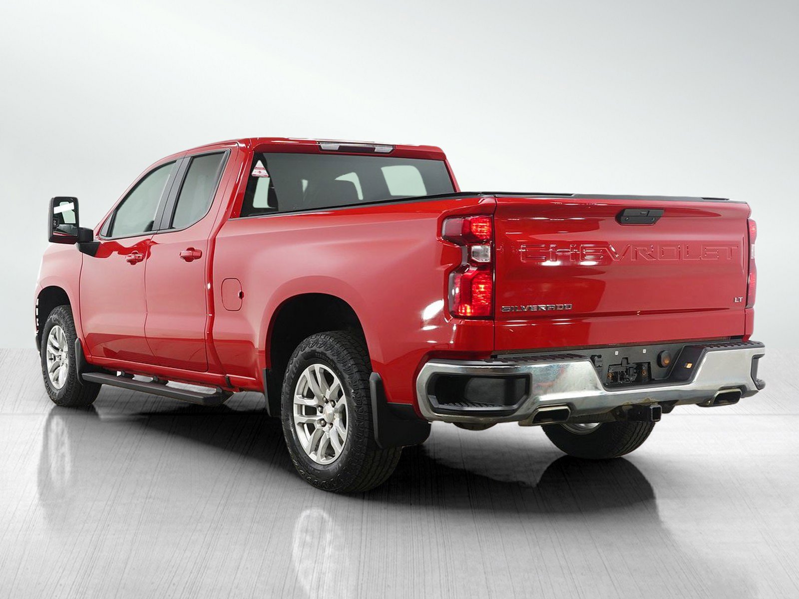 Used 2022 Chevrolet Silverado 1500 LT w/ Z71 Off-Road Package image 3