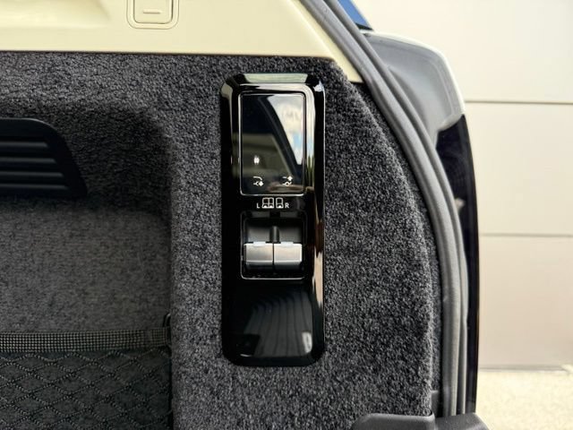 Certified 2025 Land Rover Range Rover SE AWD/4WD image 28