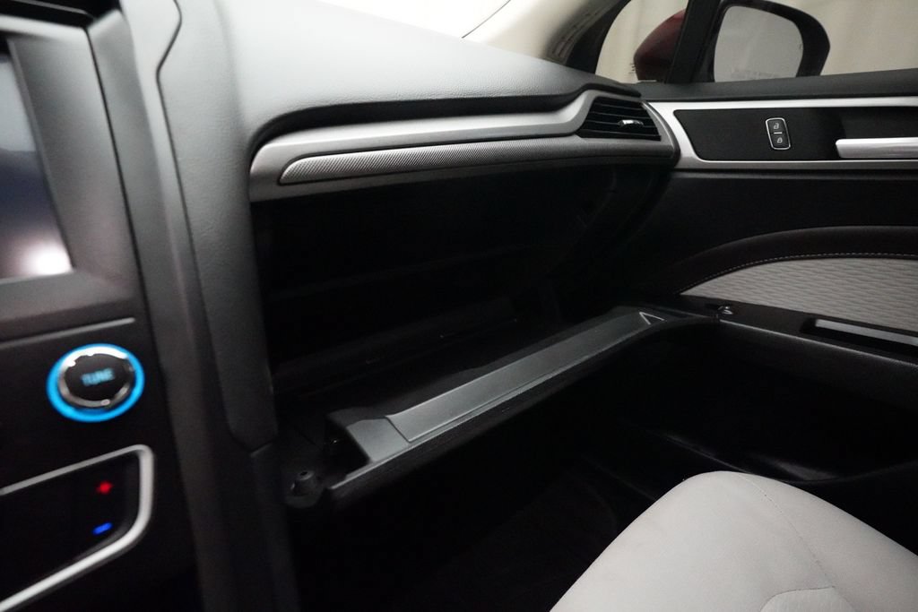 Used 2020 Ford Fusion SE w/ Equipment Group 151A FWD image 31