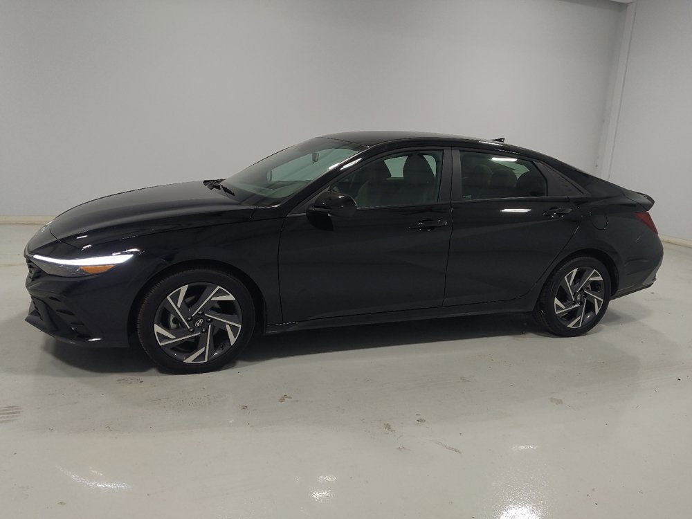 Used 2025 Hyundai Elantra Sport FWD image 2