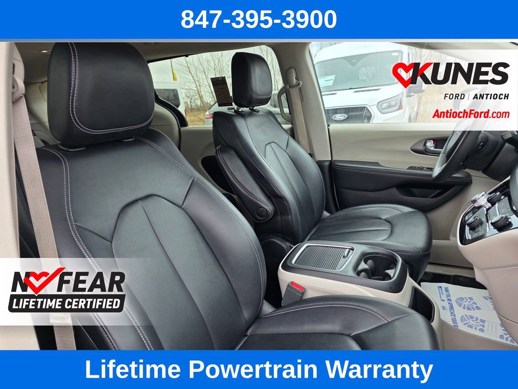 Used 2024 Chrysler Pacifica Touring-L FWD image 34
