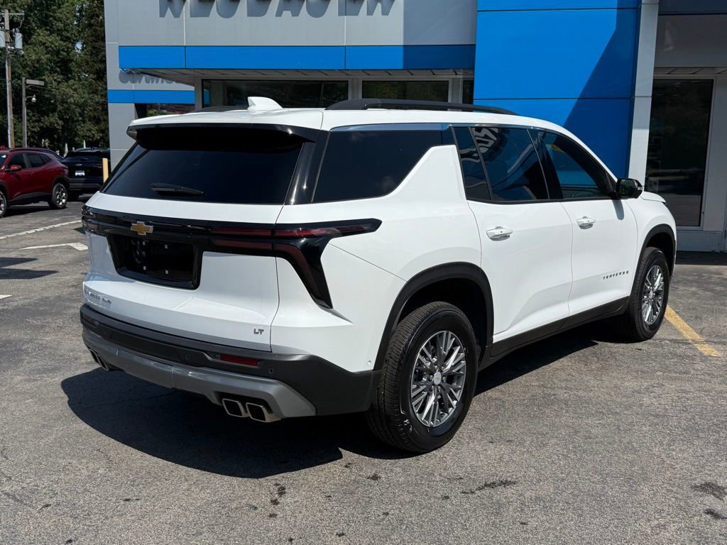 Used 2024 Chevrolet Traverse LT w/ Enhanced Driving Package image 5