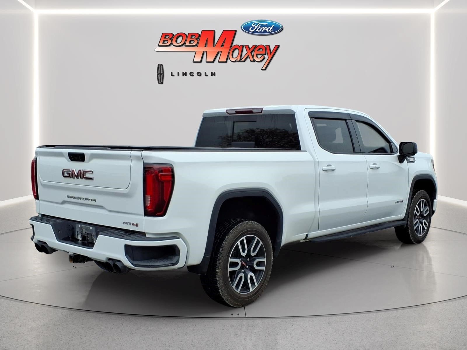 Used 2022 GMC Sierra 1500 AT4 w/ AT4 Preferred Package AWD/4WD image 4
