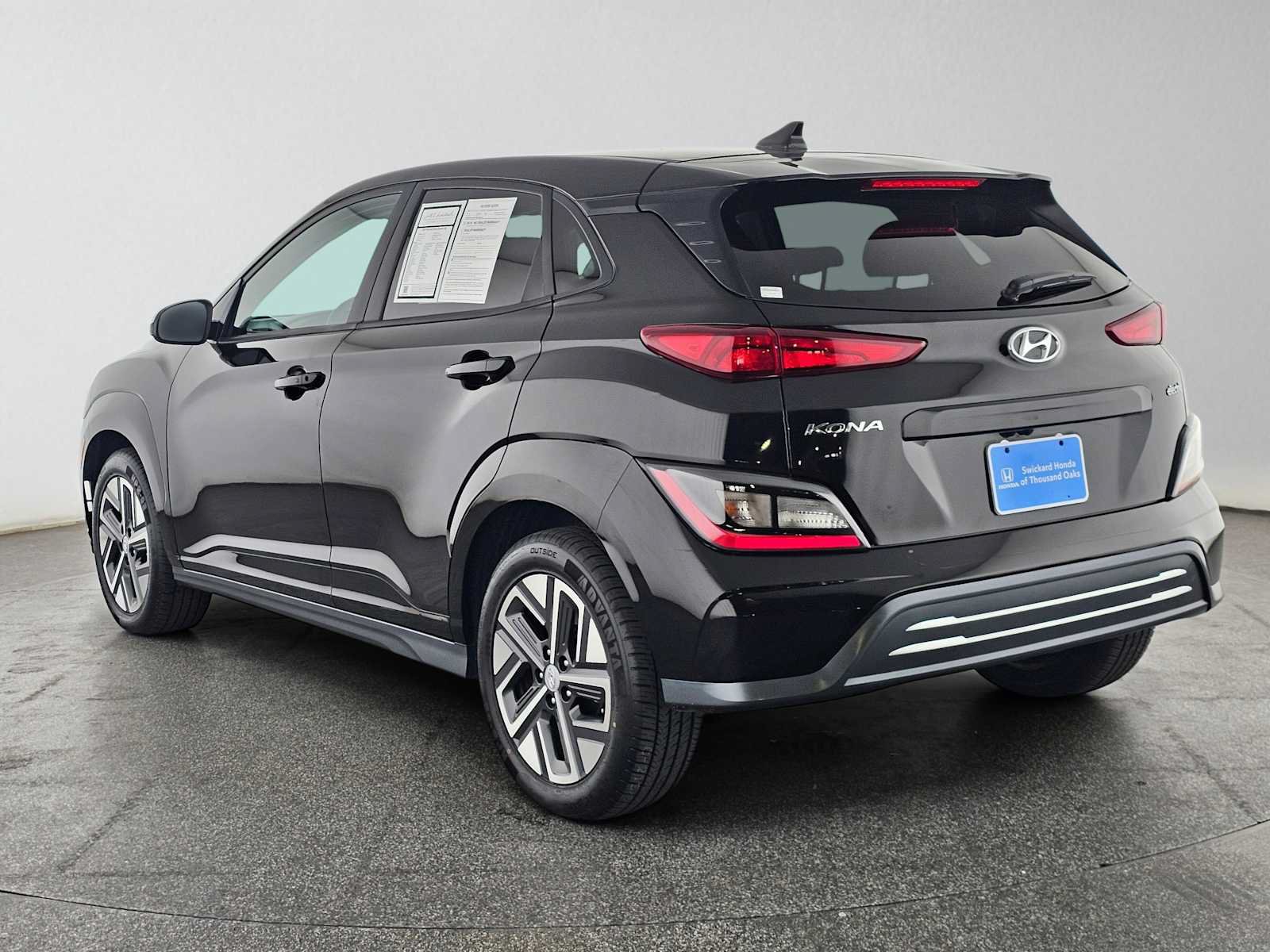 Used 2023 Hyundai Kona SE w/ Cargo Package FWD image 5