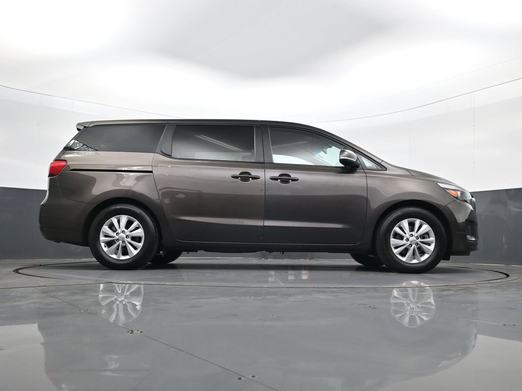 Used 2017 Kia Sedona LX image 25