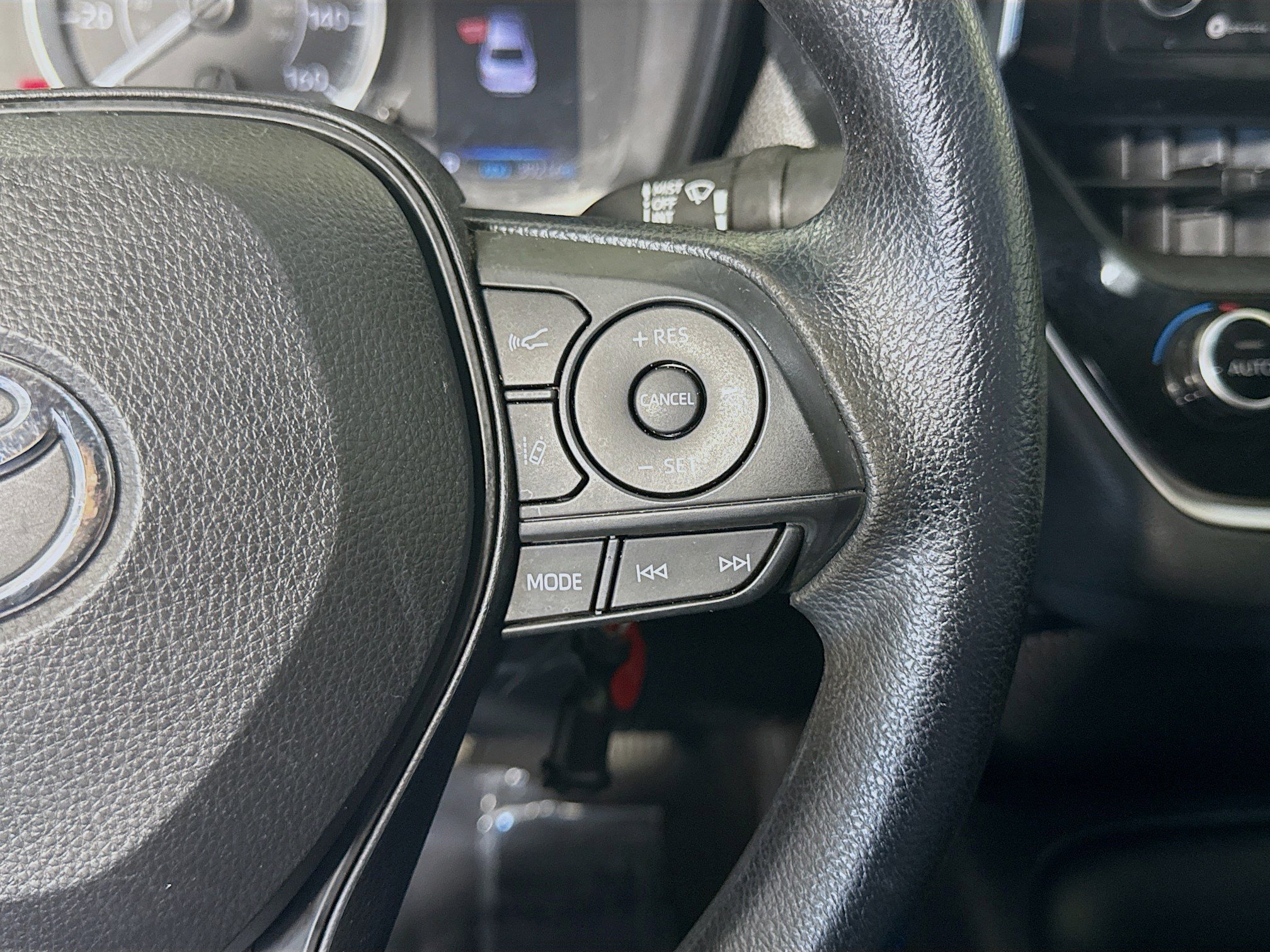 Used 2021 Toyota Corolla LE FWD image 15