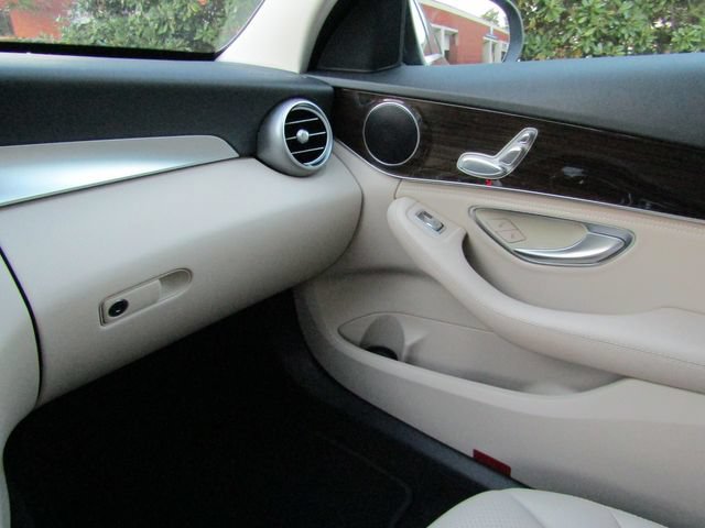 Used 2015 Mercedes-Benz C 300 Sedan image 23