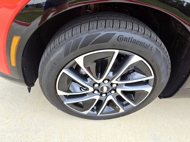 New 2025 Cadillac Optiq Sport 1 w/ LPO, Floor Liner Package image 9