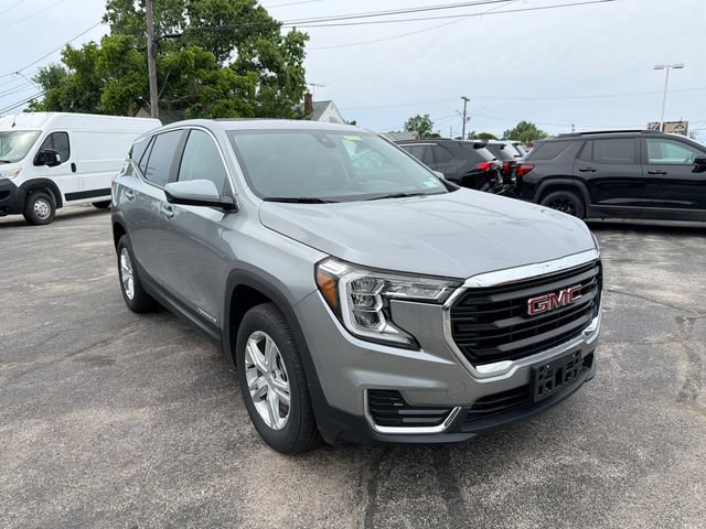 Used 2024 GMC Terrain SLE AWD/4WD image 11