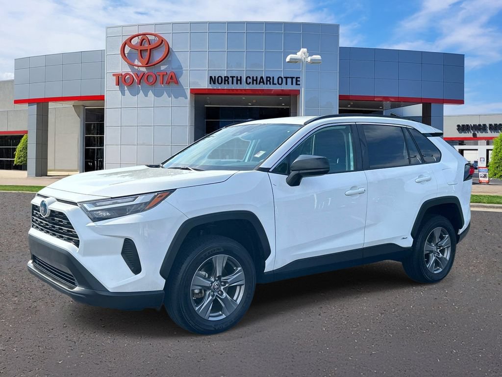 Used 2024 Toyota RAV4 LE AWD/4WD image 4