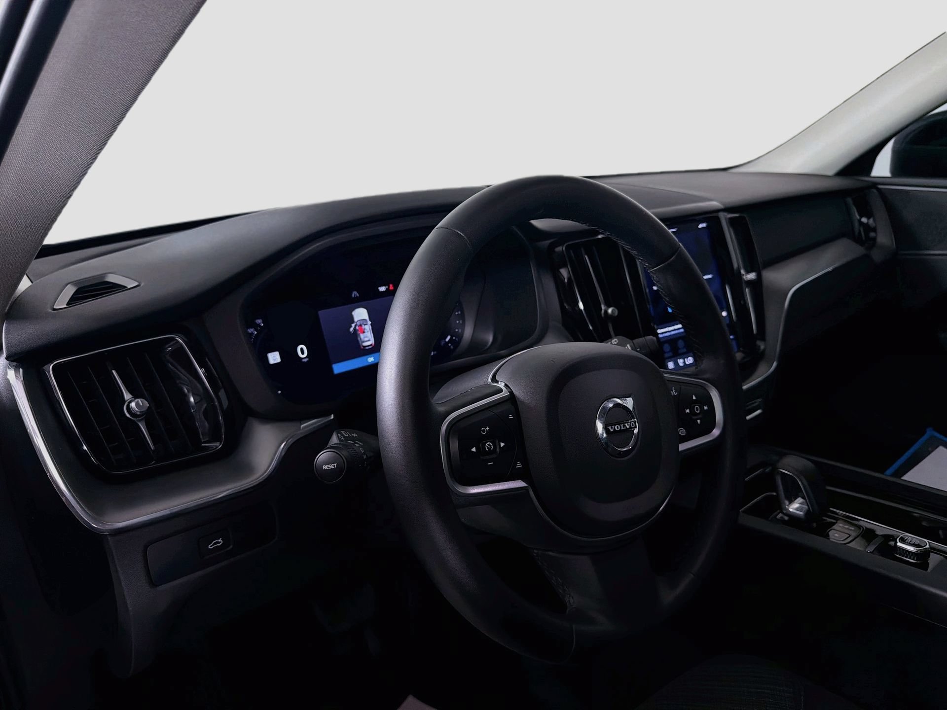 Certified 2023 Volvo XC60 B5 Core w/ Protection Package Premier FWD image 10