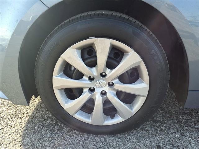 Used 2025 Toyota Corolla LE image 40