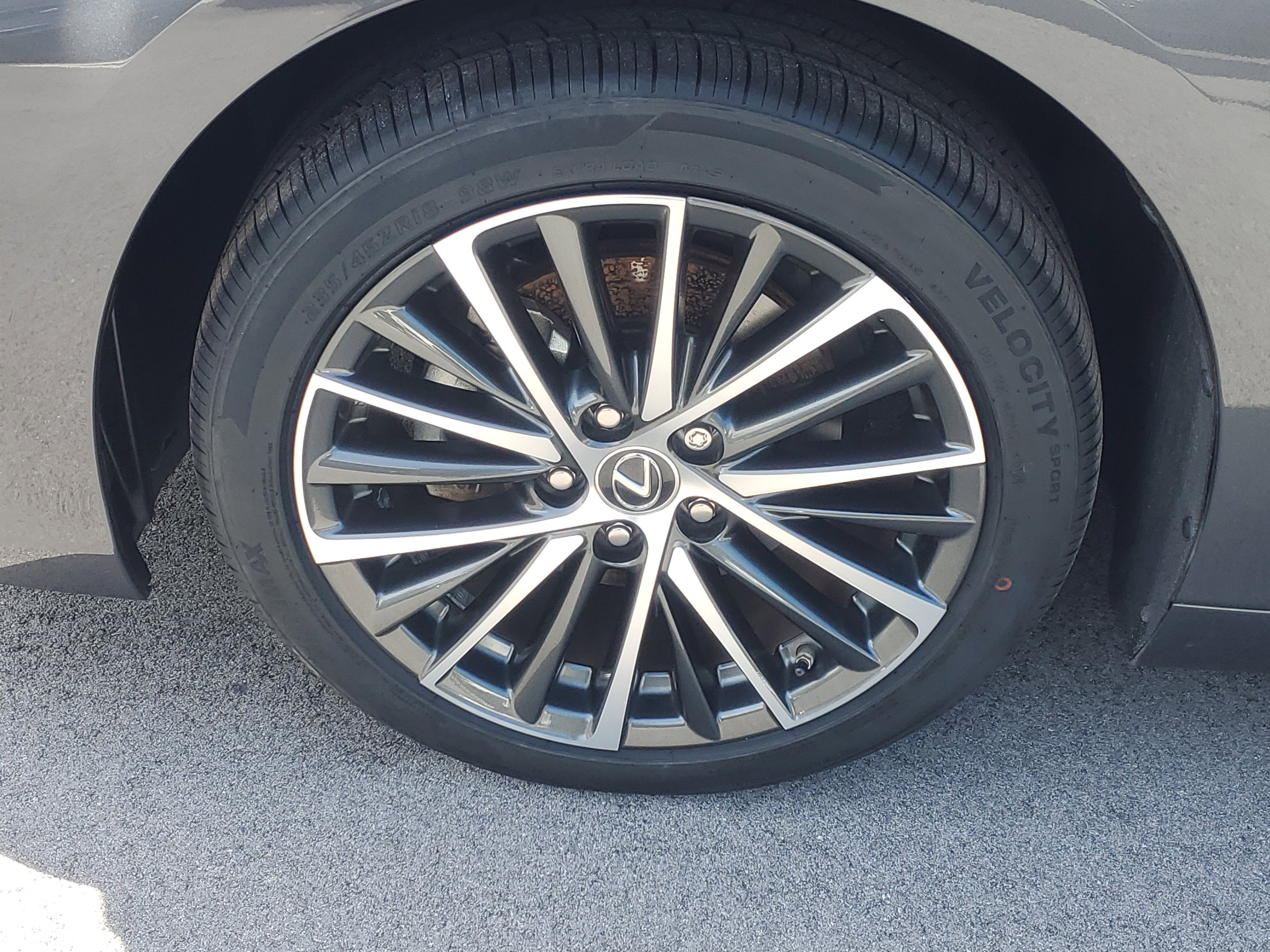 Used 2023 Lexus ES 300h w/ Premium Package image 5